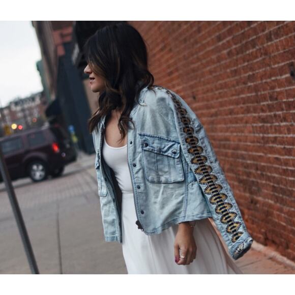 Free People Denim Jacket Sz XS EMBROIDERED BEADED Light Blue Boho Gypsy Bohemian - Picture 12 of 16